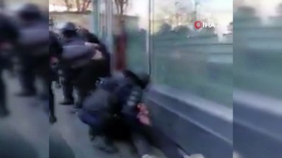 Fransa'da Polisler Darp Ettikleri Göstericiden Şikayetçi Oldu