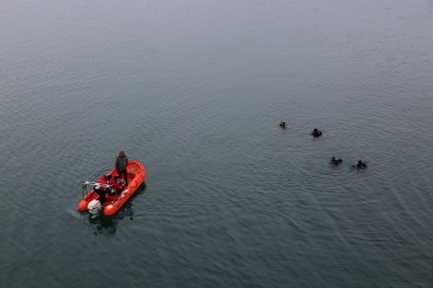 Gülistan'ı Bulmak İçin 3 ROV Cihazı Ve 150 Kişilik Ekip Arama Çalışması Yapıyor