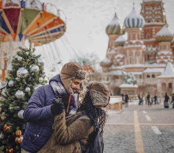 Hayatlarını Otostopla Dünyayı Gezerek Sürdürüyorlar