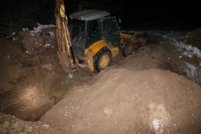 Isparta'da İş Makinesiyle Kaçak Kazıya Suçüstü Açıklaması 2 Tutuklama