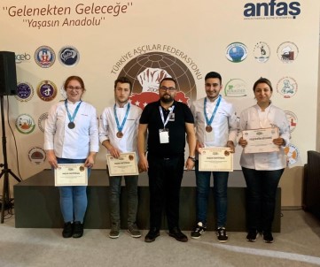 KBÜ Aşçılık Öğrencilerinden Antalya'da Gümüş Ve Bronz Madalya