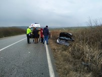 AKSAKAL - Otomobil Şarampole Uçtu Açıklaması 2 Yaralı