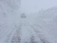 UZUNGEÇIT - (Özel) Sınır Hat Da Kar Altında Kaldı