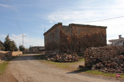 Üç Katlı Askeri Yapı Bin 700 Yıldır Ayakta