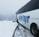Yolcu Otobüsünün Şarampole Yuvarlanmasını Bariyerler Engelledi