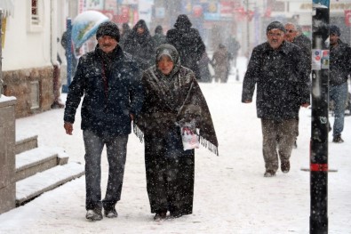 Yozgat'ta Kar Yağışı Etkili Oldu