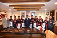 FARUK ÇELİK - Başkan Çelik Şampiyon Sporcuları Ağırladı