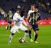 KADıOĞLU - Fenerbahçe 2 Golle Turladı