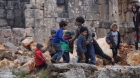 KIŞ MEVSİMİ - Halep'ten Kaçan Siviller Hayatta Kalmaya Çalışıyor