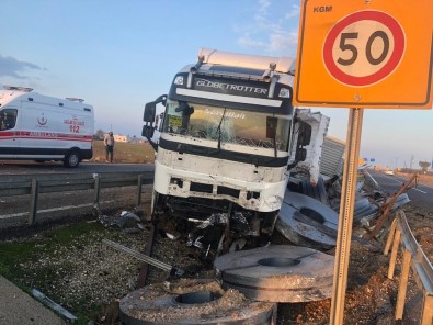 Nusaybin İpek Yolunda Trafik Kazası Açıklaması 2 Yaralı