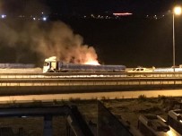 KÖPRÜLÜ - Patlak Lastikle Yola Devam Eder Tır Yandı