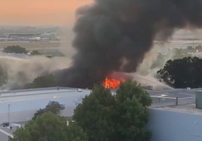 Sydney Havaalanı Yakınındaki Depoda Korkutan Yangın