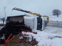 KAR YAĞıŞı - Tokat'ta Kar Yağışı Ve Buzlanma Kazalara Neden Oldu