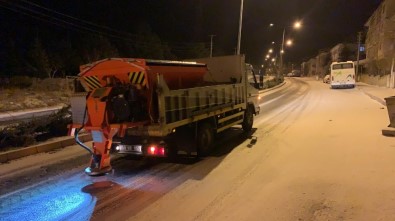 Ürgüp'te Belediye Ekipleri Kar Ve Buzlanmaya Karşı Çalıştı