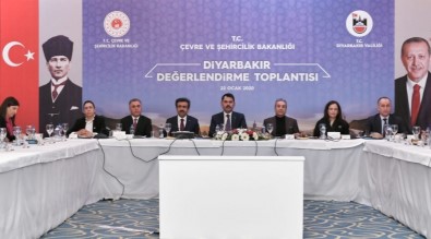 Bakan Kurum Diyarbakır'da 'Değerlendirme Toplantısı'na Katıldı