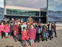 EDREMIT BELEDIYESI - Edremit Belediyesinden Öğrencilere Sömestr Hediyesi