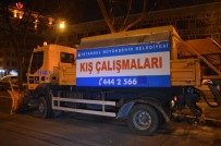 KARAYOLLARI - Kar Yağışı Beklenen İstanbul'da Ekipler Yollarda Hazır Bekliyor