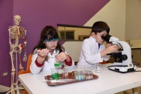 BİLİM MERKEZİ - Öğrenciler Tatili Bilim Kampında Geçiriyor