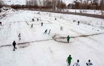 MUSTAFA AKıN - Şehidin Anısına Kar Üzerinde Futbol Turnuvası