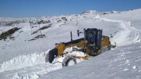 Siirt'te Kardan Kapanan Grup Köy Yolları Ulaşıma Açıldı Haberi