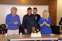 YÜZ NAKLI - Uğur Acar, Yüz Naklinin 8'İnci Yılını Pasta Keserek Kutladı