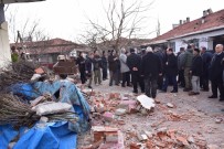 ARTÇI SARSINTI - Deprem Akhisar Ve Kırkağaç'taki Binalarda Hasara Neden Oldu