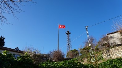 Dev Türk Bayrağı İzmit'te Dalgalanmaya Başladı