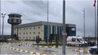 YILDIRIM DÜŞMESİ - Sinop Havaalanında Korkutan Patlama Sesi