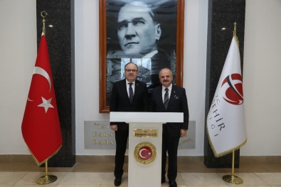 Vali Çakacak, Afyonkarahisar Valisi Tutulmaz'ı Makamında Ağırladı