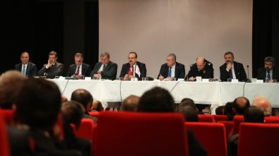 Vali Canbolat İnegöl'de Muhtarlarla Bir Araya Geldi