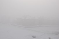 KAR YAĞıŞı - Yüksekova'da Görüş Mesafesi 5 Metreye Düştü