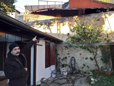 Adana'da Fırtına Çatıları Uçurdu