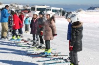 İSMAİL ÖZCAN - 'Antrenörüm Okulda' Projesi İle Öğrenciler Ücretsiz Olarak Kayak Öğreniyor