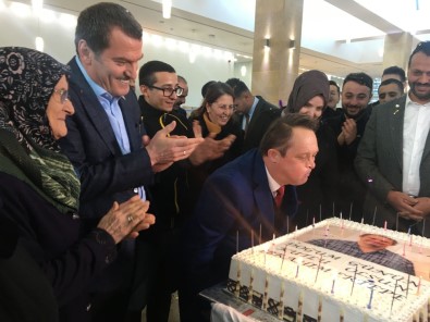 Cumhurbaşkanı Erdoğan'ın Manevi Oğlu İbo'ya Bakan Soylu'dan Doğum Günü Sürprizi