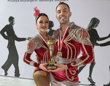 Hem Müzikte Hem Dansta Yetenekli