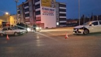 KARACADAĞ - Kulu'da İki Otomobil Çarpıştı