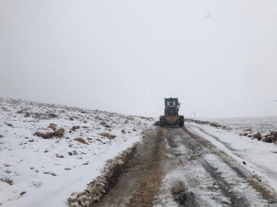 Nusaybin'de Kardan Dolayı Kapanan Yollar Temizleniyor