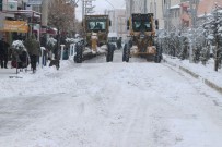 KAR TEMİZLEME - Özalp Belediyesinden Karla Mücadele Çalışması