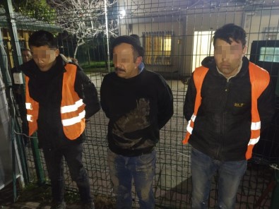 (Özel) Kepçeyle Yolu Kapattılar, Çalışma Yapıyoruz Diyerek Yeraltı Kablolarını Çaldılar