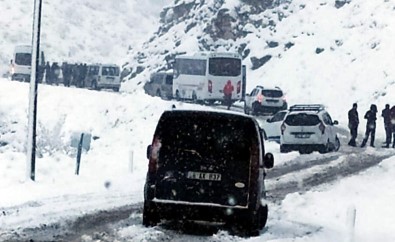 Siirt'te Karda Mahsur Kalan 15 Araç Kurtarıldı