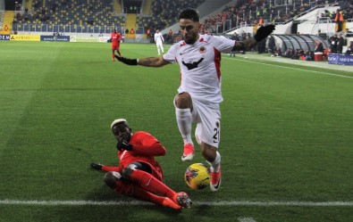 Süper Lig Açıklaması Gençlerbirliği Açıklaması 0 - Gaziantep FK Açıklaması 0 (İlk Yarı)