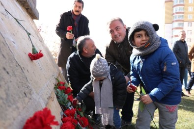 Uğur Mumcu'nun Ölüm Yıl Dönümünde Açılan Basın Anıtında İsim Tartışmaları