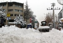 KAR TEMİZLEME - Van Büyükşehir Belediyesinden Yoğur Kar Mesaisi