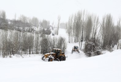 Van'da 300 Yerleşim Yerinin Yolu Açıldı