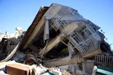 AFAD: Depremde ölenlerin sayısı 22'ye yükseldi, yaralı sayısı 1243