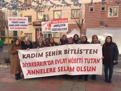 Bitlisli Annelerden Diyarbakır'da Evlat Nöbetindeki Annelere Destek