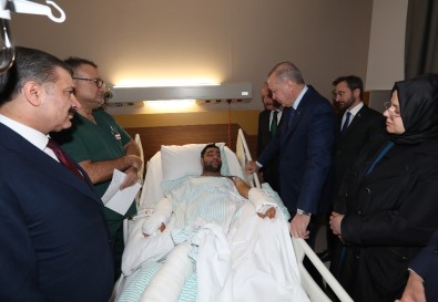 Cumhurbaşkanı Erdoğan'dan Hastanedeki Depremzedelere Ziyaret