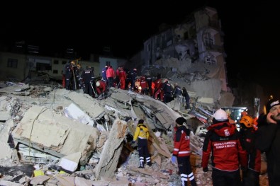 Depremde Malatya'da 4 Kişi Öldü, 226 Kişi Yaralandı
