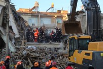 İŞ MAKİNASI - Elazığ Depreminde 20 Kişi Hayatını Kaybetti, Bin 30 Yaralı
