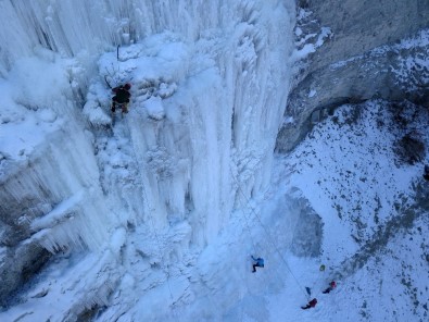 Erzurum'da Buz Şelalesinde Nefes Kesen Tırmanış